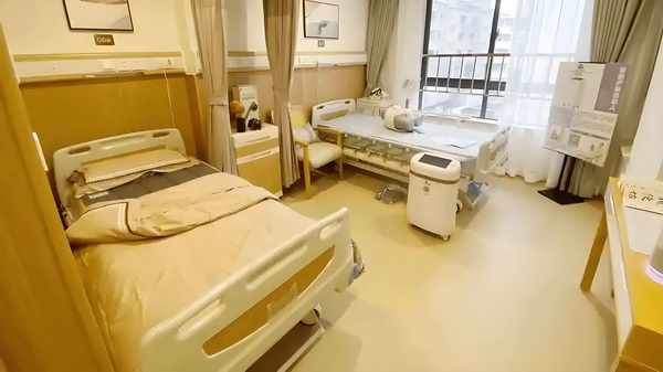 转深圳户口有什么要求_于佩尔：热爱永远不会消失 自己她有套方的一法论